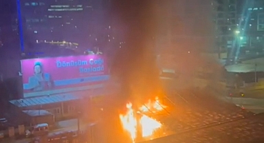 Ümraniye'de akaryakıt istasyonunun marketinde yangın