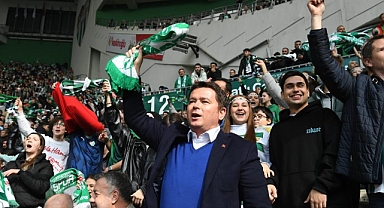 Başkan Aydın, Bursaspor’un maçını öğrencilerle birlikte izledi