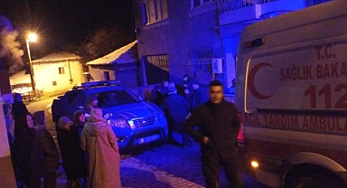 Direksiyon hakimiyetini kaybeden motosiklet sürücüsü bariyerlere çarparak ağır yaralandı