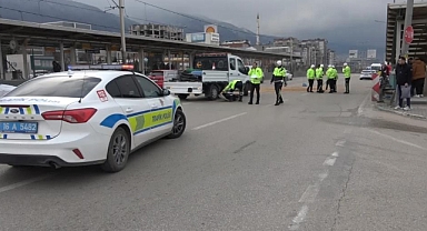 Metro istasyonunun duvarına çarpan otomobil sürücüsü hayatını kaybetti