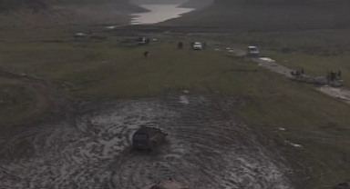 Off-road grubunun çamur içindeki dansı havadan görüntülendi