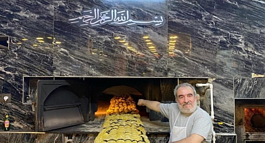 7 metrelik pide görenleri hayrete düşürdü