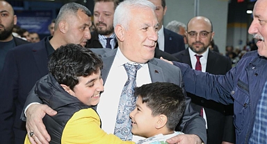 Başkan Bozbey’den gençlere halı saha müjdesi