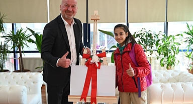 Başkan Karabatı’dan başarılı öğrenciye anlamlı hediye