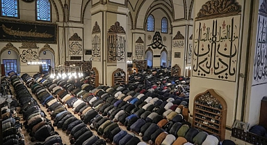 Bursalılar bayram namazında camileri doldurdu