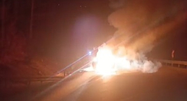 Uludağ'dan inen otomobil yolda yandı