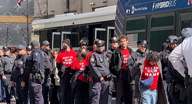 Yahudi protestocular Trump Tower'ı işgal etti: 98 gözaltı