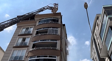 5 katlı binanın zemin katında çıkan yangın panik dolu anlar yaşattı