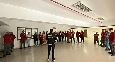 Narkotik polisi Bursa'da vatandaşları bilgilendirdi