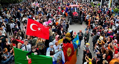 Portakal Çiçeği Karnavalı'nda renkli görüntüler oluştu