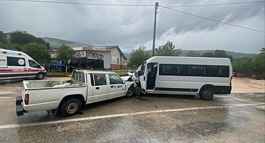 Bursa'da feci kaza: 1 ölü 2 yaralı