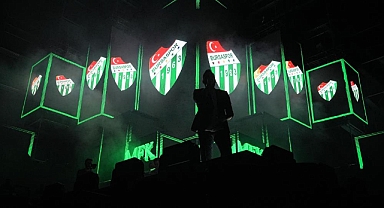Türk DJ Mahmut Orhan sahneye Bursaspor formasıyla çıktı