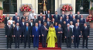 Cumhurbaşkanı Erdoğan, NATO liderleri aile fotoğrafına katıldı