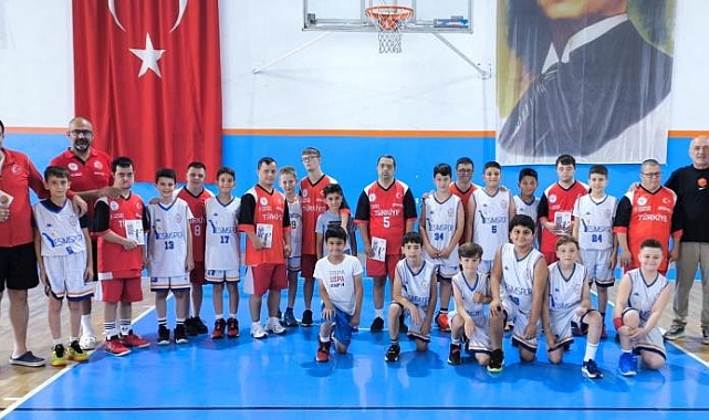 Down Sendromlular Basketbol Milli Takımı’ndan şampiyona ziyaret