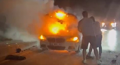 Arnavutköy'de seyir halindeki araç alev alev yandı