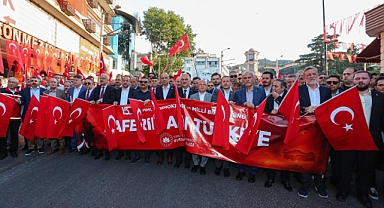 Binlerce Bayrak, Tek Yürek: Bursa’da Demokrasi Yürüyüşü!