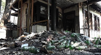 Bursa'da tarihi çay bahçesi alevlere teslim oldu