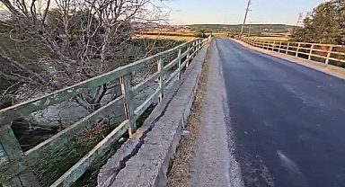 Her araç geçtiğinde beşik gibi sallanıyor