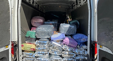 İzmir'deki yangından etkilenen hayvanlara, Bursalılar destek verdi