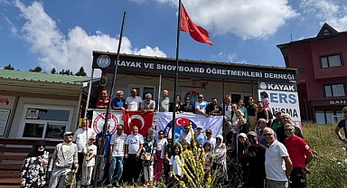 Uludağ'da Kayak Öğretmenlerinden Örnek Çevre Temizliği