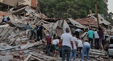 Balıkesir Sındırgı'da Deprem Sonrası İletişim Kesildi