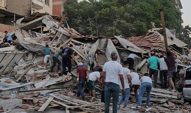 Balıkesir Sındırgı'da Deprem Sonrası İletişim Kesildi