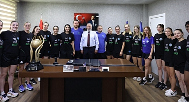 Bursa Büyükşehir Belediyespor Kadın Hentbol Takımı’nda imzalar atıldı