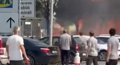 Bursa'da AVM otoparkında yangın: 6 araç kül oldu