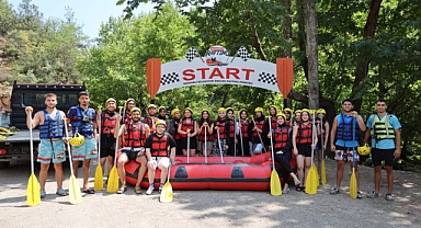 Bursa'da gençler rafting heyecanı yaşadı