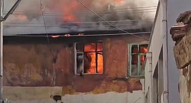 Bursa Osmangazi’de müstakil ev küle döndü, dumanlar kentin birçok noktasından görüldü