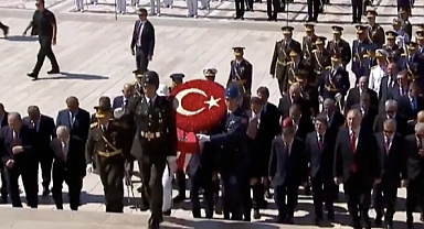 CHP'li Umut Akdoğan, Cumhurbaşkanı Erdoğan için atılan sloganlara tepki gösterdi