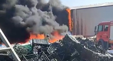 Geri dönüşüm fabrikasında korkutan yangın