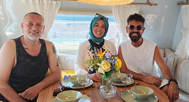 Hüsnü Şenlendirici, Mehmet Çevik'e kaptırdığı karavanı ziyarete geldi