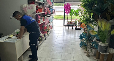 İnegöl’de zabıta çiçekçilere denetim yaptı