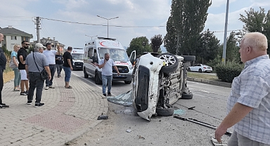 Kontrolden çıkan araç taklalar attı, 2 kişi yaralandı