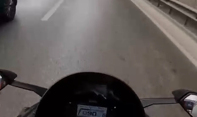 Motosiklet sürücüsünün ölümden döndüğü anlar kask kamerasında