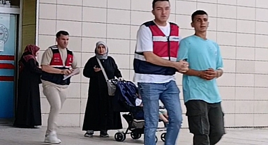 Oto fareleri yakayı ele verdi.