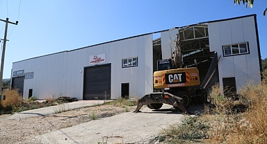 Tahtalı’da kaçak yapı yıkıldı