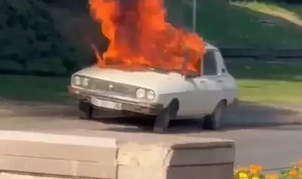 TBMM Önünde Beyaz Toros Yakıldı