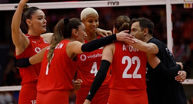 A Milli Kadın Voleybol Takımı, Dünya Şampiyonası'nda yarı final için sahada