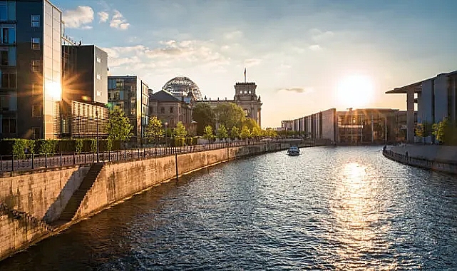 Berlin'de İkinci Dünya Savaşı Bombası Bulundu: 10 Bin Kişi Tahliye Edildi
