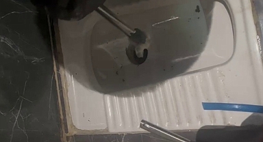 Bursa'da Kovalamaca Kahvehanede Son Buldu: Şüpheli Tuvalete Uyuşturucu Attı