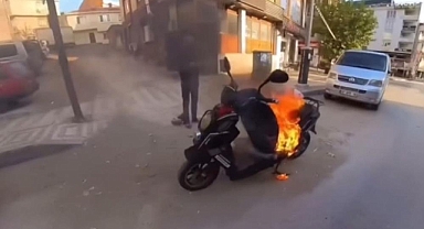Bursa'da Motosiklet Yangınına Kovayla Müdahale