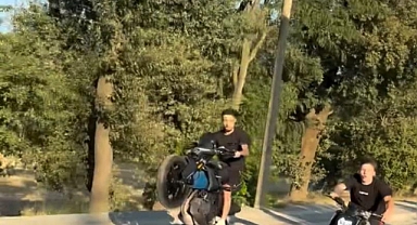 Bursa'da Plakasız Motosikletle Trafiği Tehlikeye Atan Sürücü Yakalandı