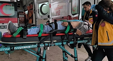 Bursa İnegöl'de otomobil bariyerlere saplandı: 1'i ağır 2 yaralı