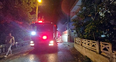 Bursa Mudanya Altıntaş Mahallesi'nde Üç Katlı Binada Yangın