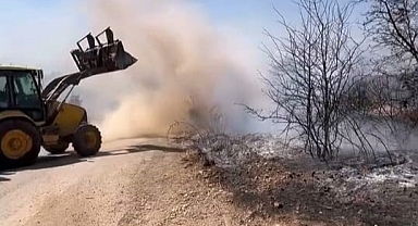 Çalılık alanda çıkan yangın korkuttu