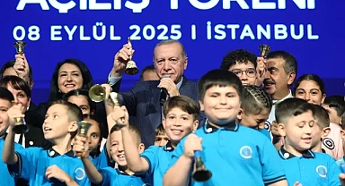 Cumhurbaşkanı Erdoğan, 2025-2026 Öğretim Yılının İlk Gününde Öğrencilerle Buluştu