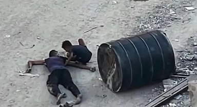 Gazze'de Yürek Burkan Görüntü: Çocuk Babasını Kaldırmaya Çalıştı