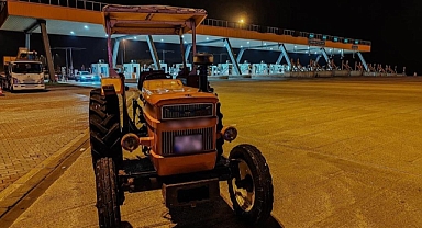 Bursa'da Otoyolda Traktörle Seyreden Sürücü Yakalandı